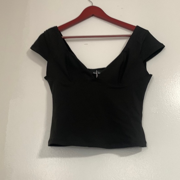 Black crop top with cap sleeves size medium - Picture 1 of 4